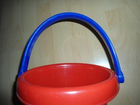 Cervene vedierko / kyblik, 