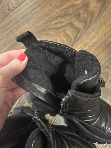 Reserved snehule, reserved,28