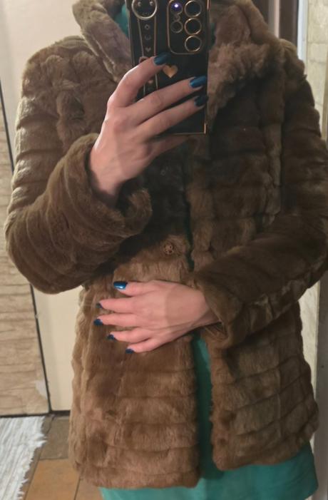 Hnedý kožúšok, s