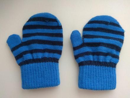 Pruhované rukavice, 80