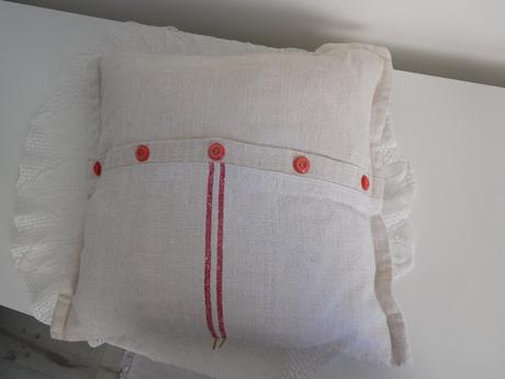 Vankúše menšie , vačšie, podlhovasté,, 