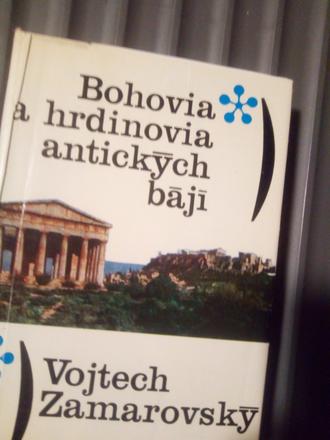 Bohovia a hrdinovia antických báji ô,