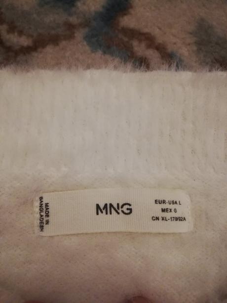 Biely chlpatý svetrik, mango,l