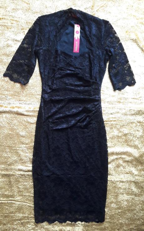 Tmavomodre cipkovane saty, s