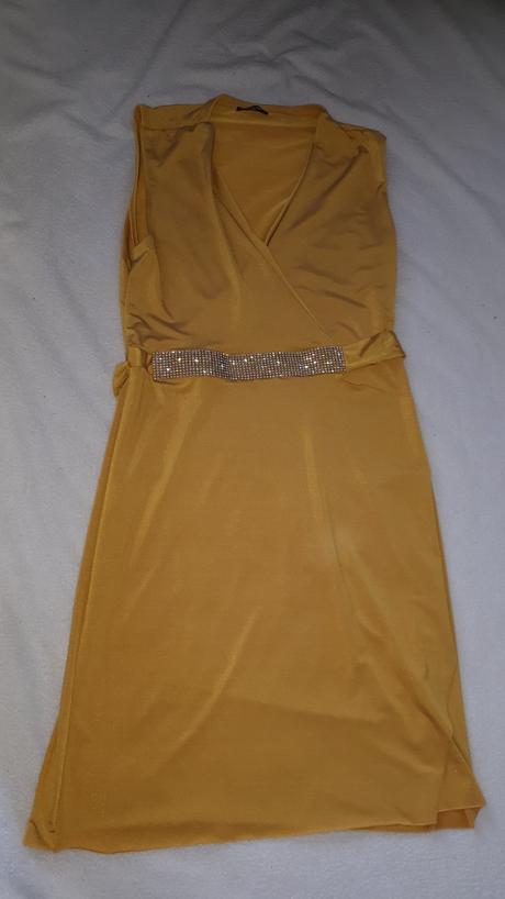 Okrovo zlate zavinovacie saty, s