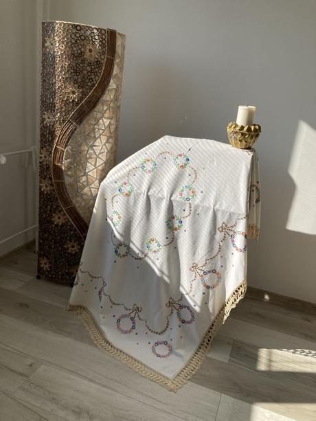 Krásny ľanový obrus s výšivkou krížikovou,, 