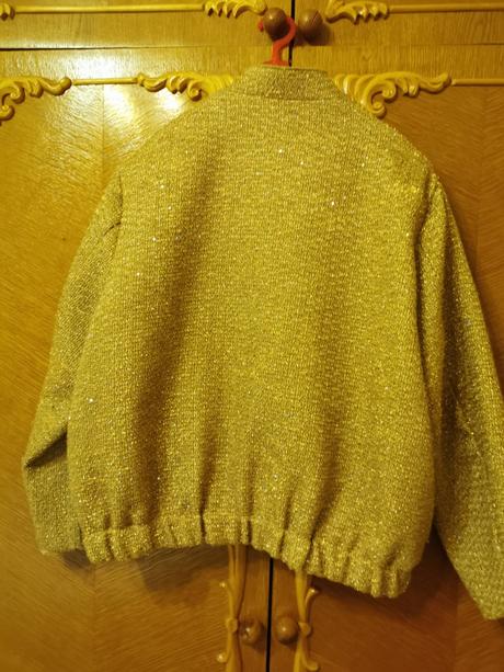 Moderná žltá  ležerna dámska bundička, s