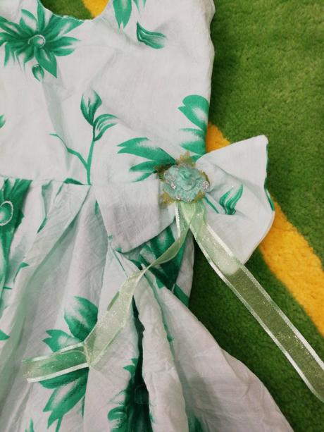 Šaty na viazanie, 98