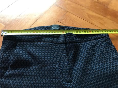 Čierne dámske nohavice reserved s jemným vzorom, reserved,40