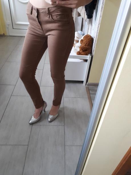 Hnedé dievčenské rifle, 158