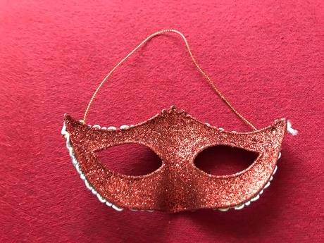 Dekoracna maska, dlzka cca 15 cm, výška cca 7 cm,