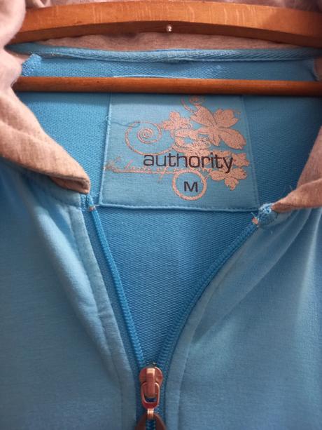 Mikina, authority,m