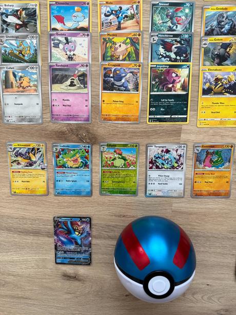 Pokémon balík 50 ks kariet + jumbo + pokébal,