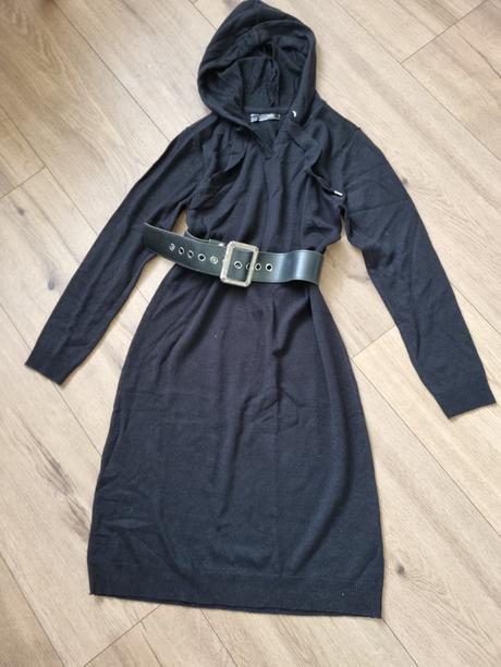 Tenšie čierne pletené šaty s kapucňou m + 2 opasky, m