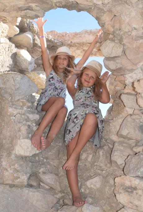 Nádherné tričkové šatičky s mačičkami na 4-6r., h&m,116