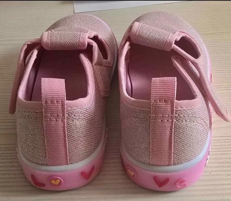 Dievcenske papuce, 28