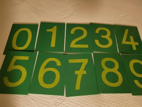 Montessori šmirglové čísla s krabičkou- európske, 