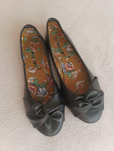 Mäkkučké balerínky, 38