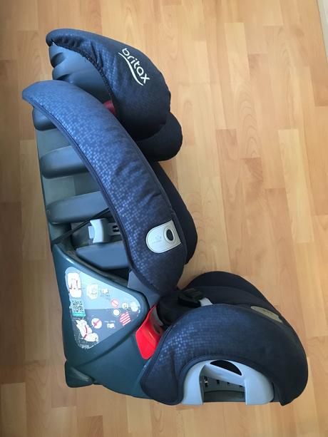 Tmavomodrá autosedačka britax 9-36 kg, britax