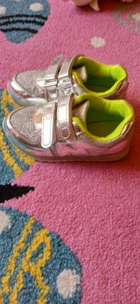 Botasky strieborne, 27