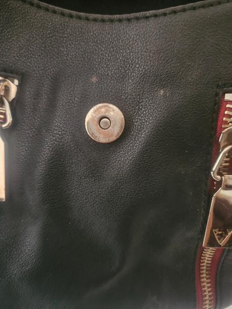 Ruksak guees, guess