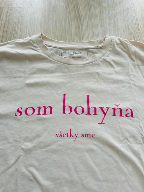 Skvelé tričko slovenskej značky emaem som bohyňa, m