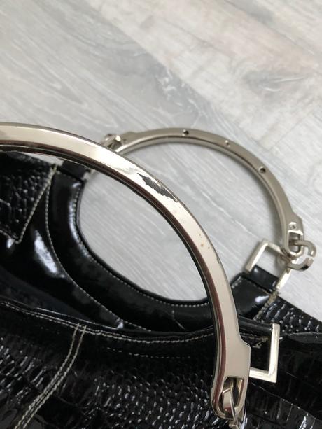 Velka lakovana kabelka, 