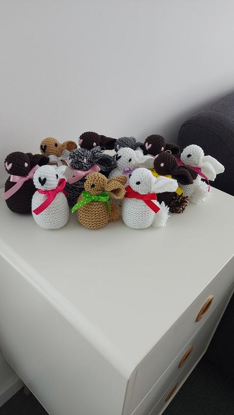 Veľkonočný štrikovaný zajačik,