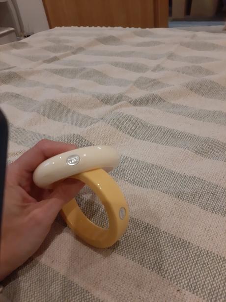 Plastové náramky mng, mango