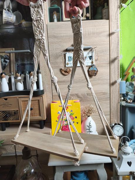 Poličky na zavesenie, 