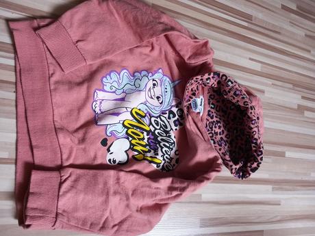 Dievcenske mikiny, 116