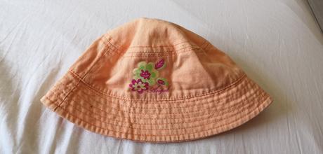 Oranžový klobúčik, 92