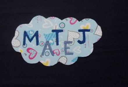 Tabuľka s háčkovaným menom,