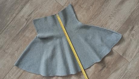 Teplejšia minisukňa xxs, 152