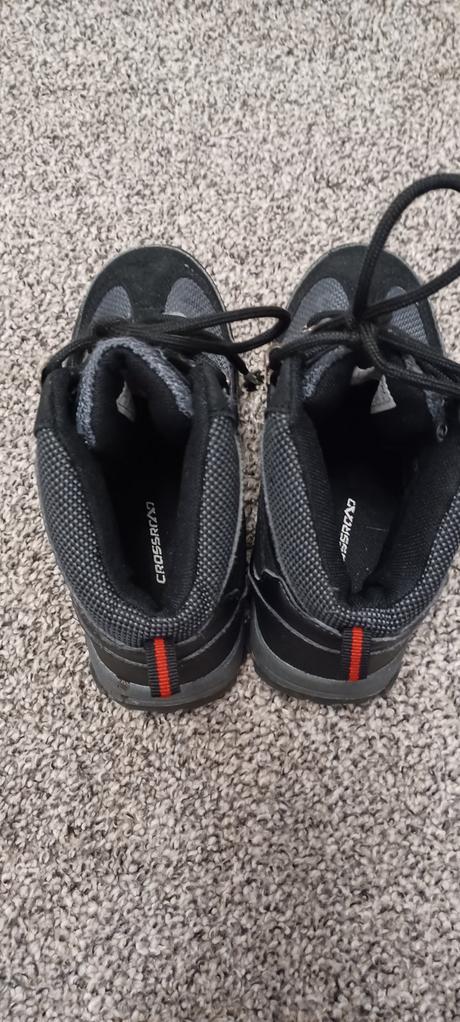 Turisticke topanky, 32