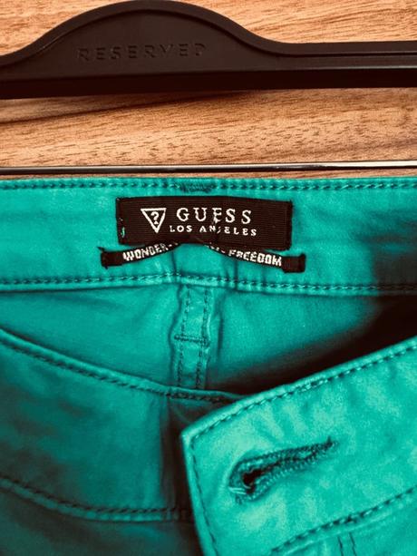 Neskutočne skinny guess, guess,m