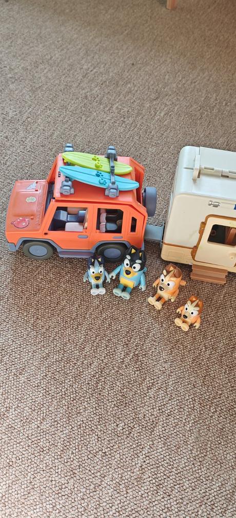 Auto+karavan+postavičky bluey, 