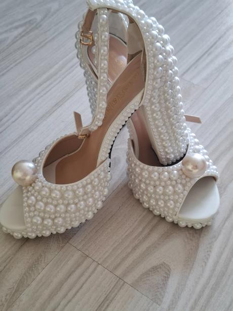 Perlové sandálky, 36