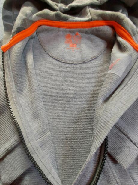 Mikinka s dinosaurom, f&f,110