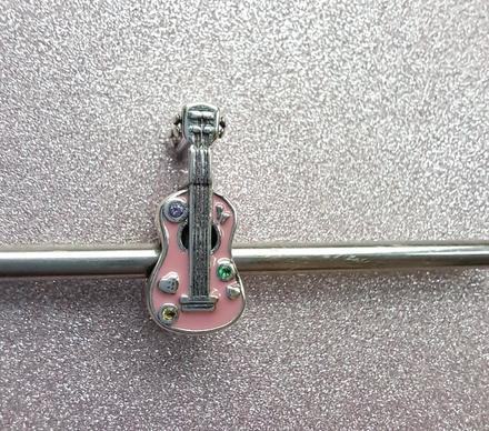 Prívesok ružová gitara, 