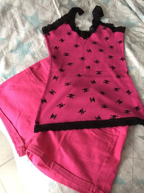 Kraťasy s tričkom, 40