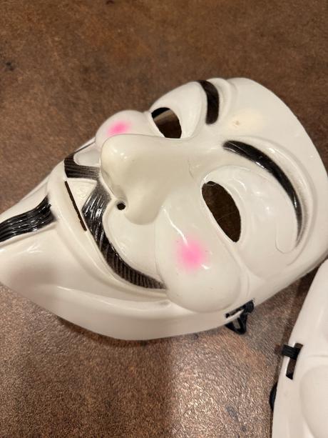 Maska guy fawkes  anonymous  2 ks, 