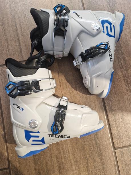 Lyžiarky, tecnica,32