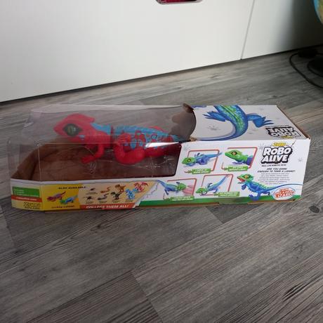 Robo alive jašterica, 