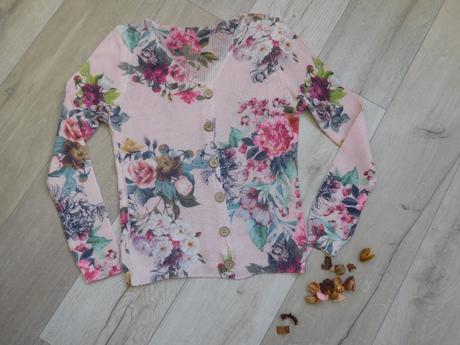 Pulovrík bavlnený kvety s,, s