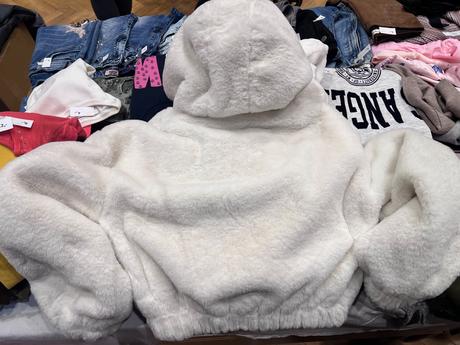 Málo nosená kožušinová bundička do pása, bershka,xs