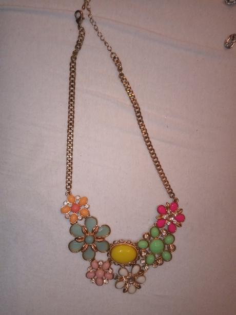 Kvetinový náhrdelník, 