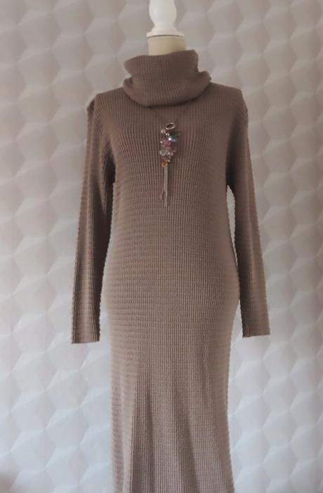 Dlhšie úpletové rolákové šaty, veľ. 40/m, m