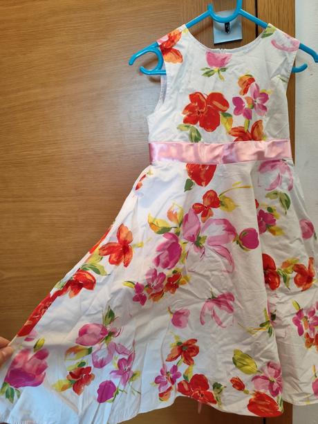 Dievčenské šaty, 116