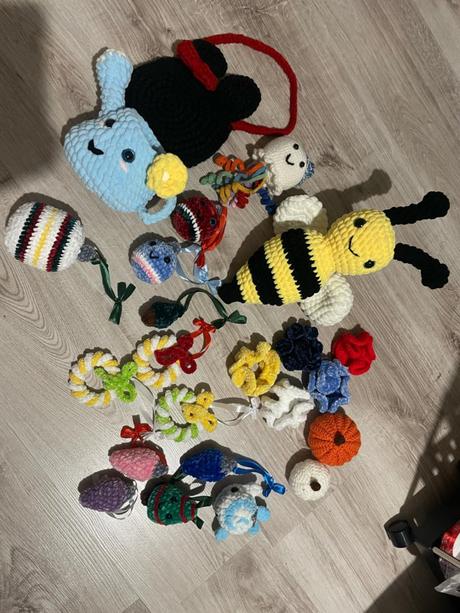 Háčkované hračky,